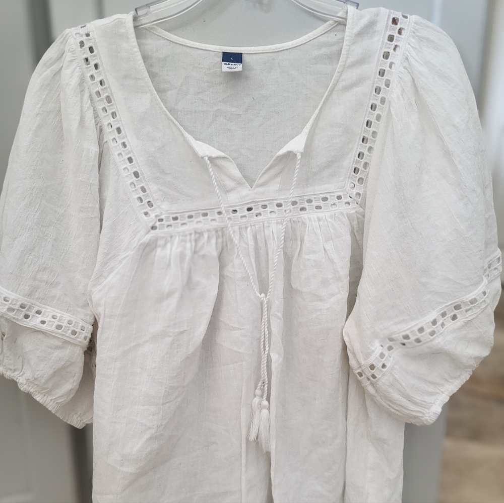 Old Navy White Linen Eyelet Peasant Blouse